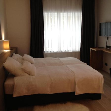 Guesthouse Au Coin De La Rue Malmedy Luaran gambar