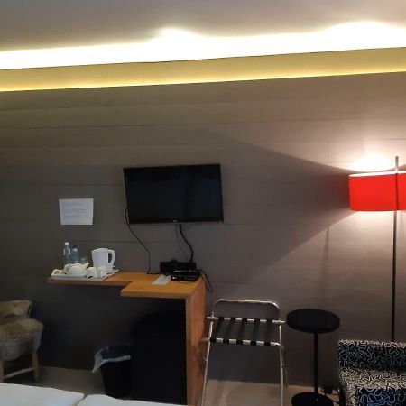 Guesthouse Au Coin De La Rue Malmedy Luaran gambar