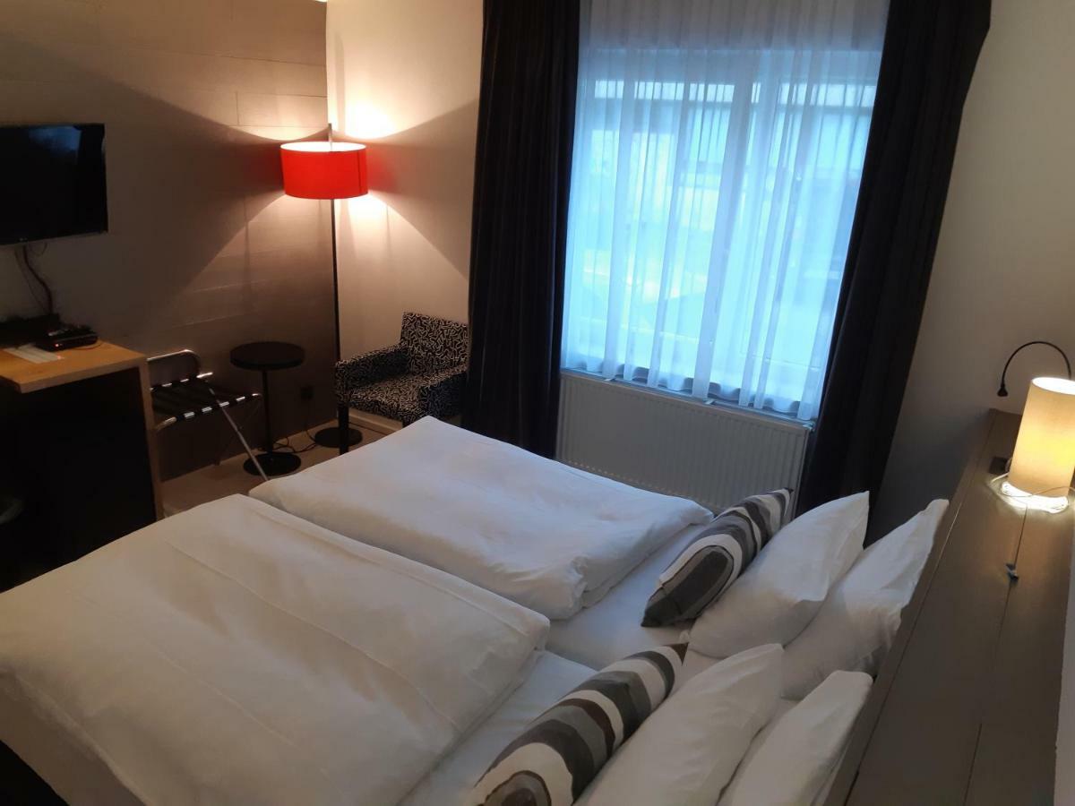 Guesthouse Au Coin De La Rue Malmedy Luaran gambar