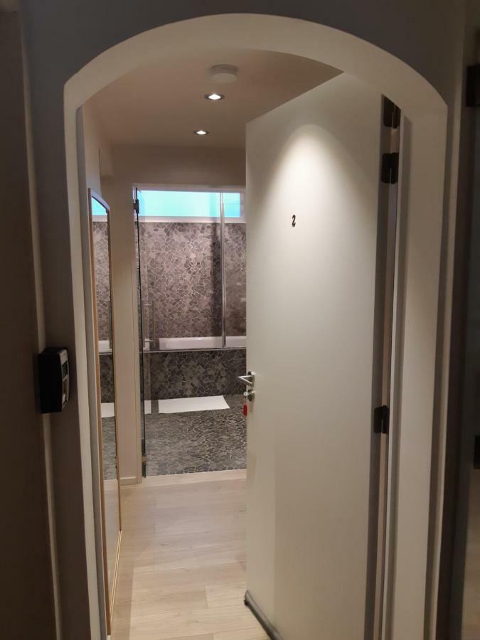 Guesthouse Au Coin De La Rue Malmedy Luaran gambar